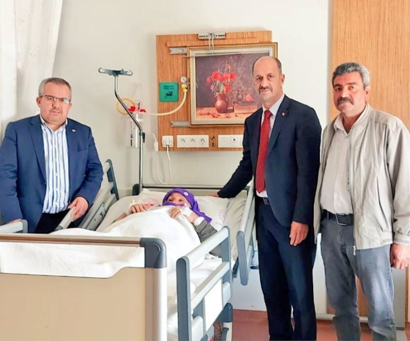Yavuz, Ameliyat Olan Şehit Annesini Hastanede Ziyaret Etti