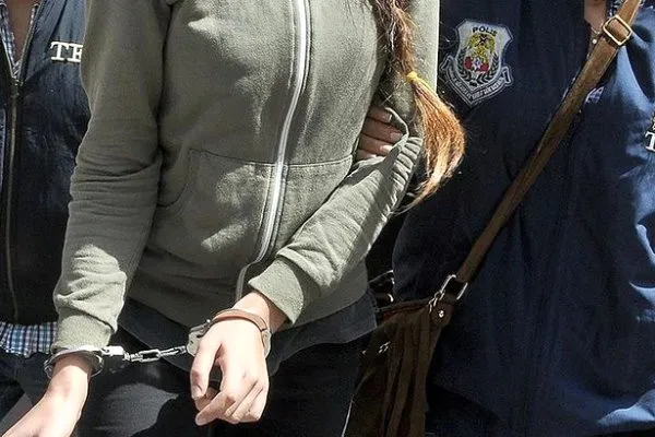 AVM Otoparkından Motosiklet Çalan Sevgililer Suçüstü Yakalandı
