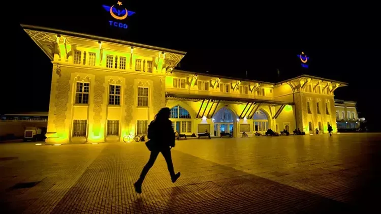 Adana tren garı 138 yıldır tarihe tanıklık ediyor