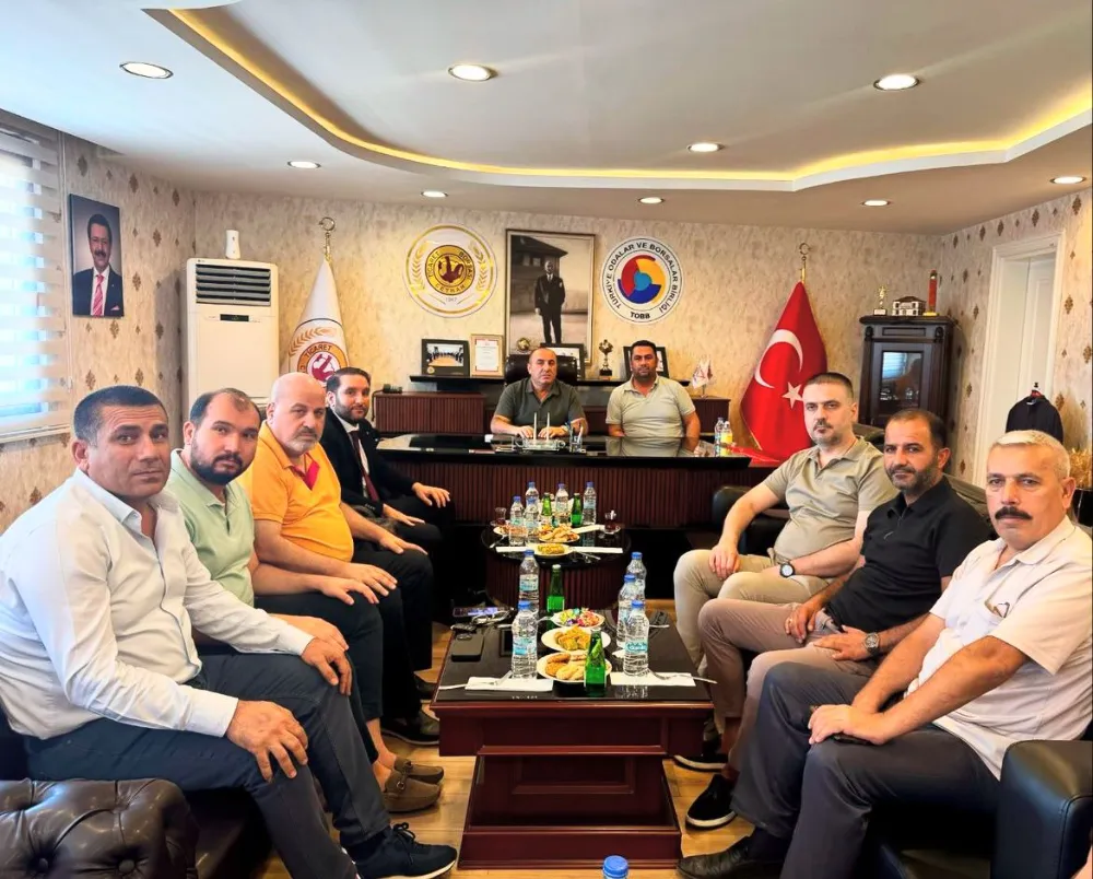 CEYHAN BELEDİYE BAŞKANI KADİR AYDAR VE ADANA CHP MİLLETVEKİLİ BİLAL BİLİCİ BORSASINI ZİYARET ETTİ