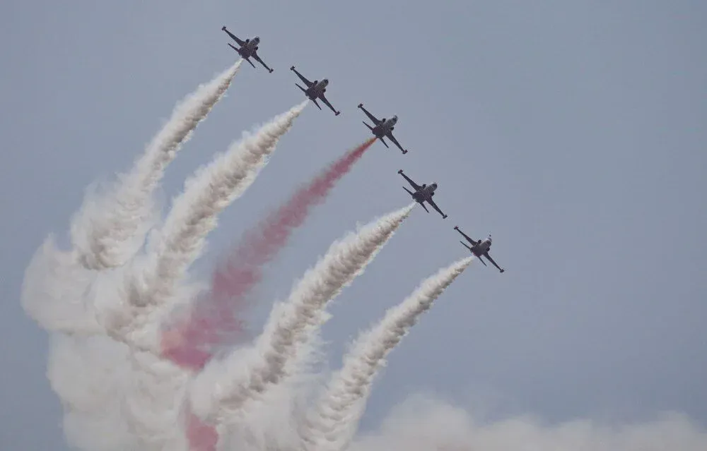  Türk Yıldızları ve Solo Türk TEKNOFEST için Adana’da deneme uçuşu yaptı 