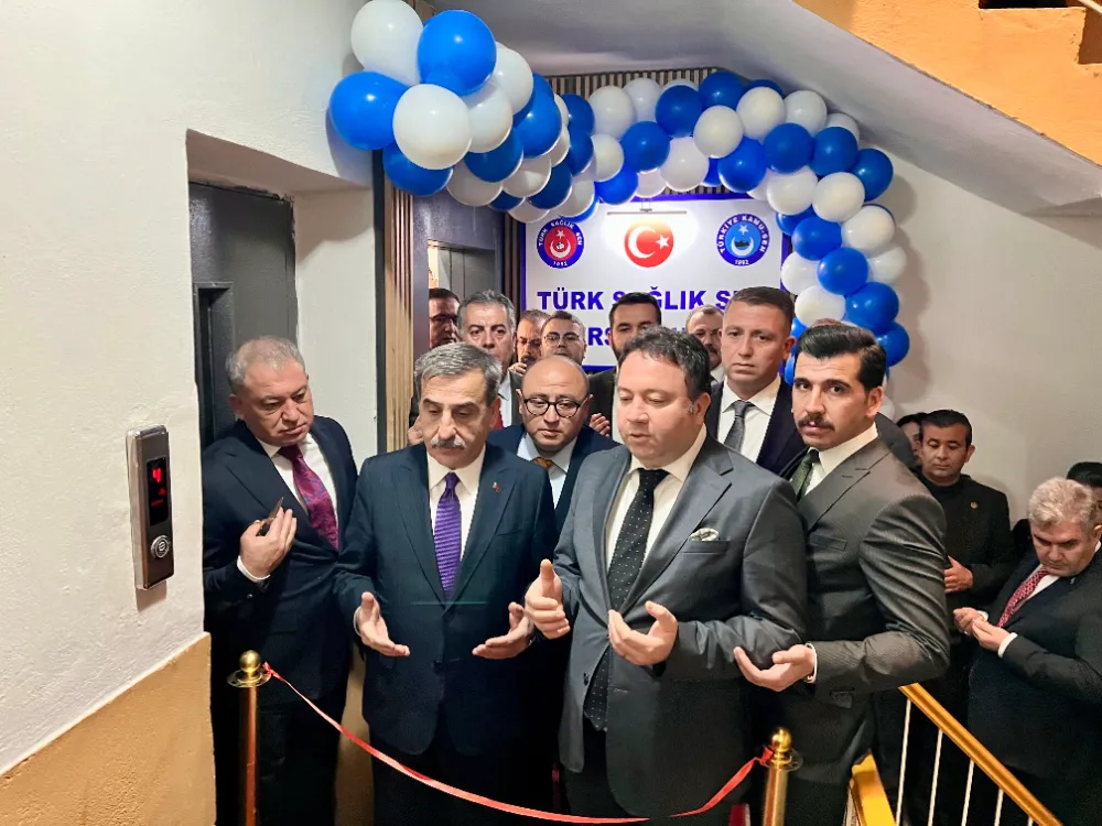 Türkiye kamu sen genel başkanı Önder Kahveci Mersin Türk sağlık sen şubesinin açılışına katıldı