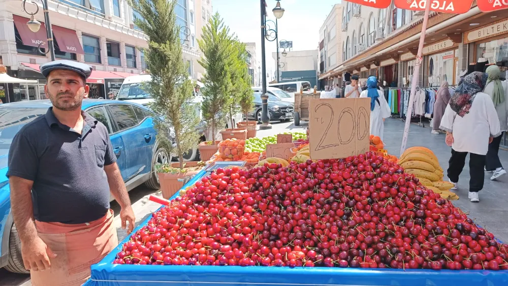 Kiraz da tezgahlara düştü ama cep yakıyor