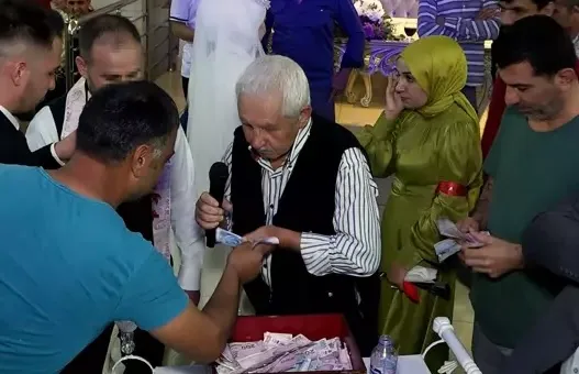 İki Düğünde Su İkram Etti; Paraları Çaldı