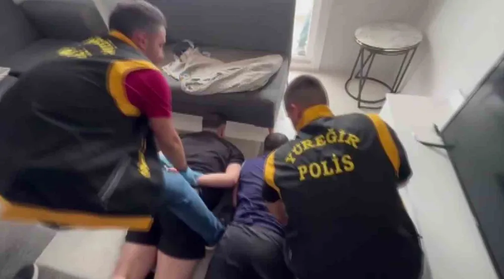 Minibüsteyken husumetlisini görüp defalarca ateş etti: O anlar kamerada