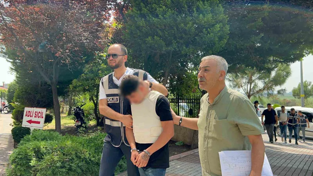 Maske takıp sokakta cinayet işleyen şüpheliler yakalandı