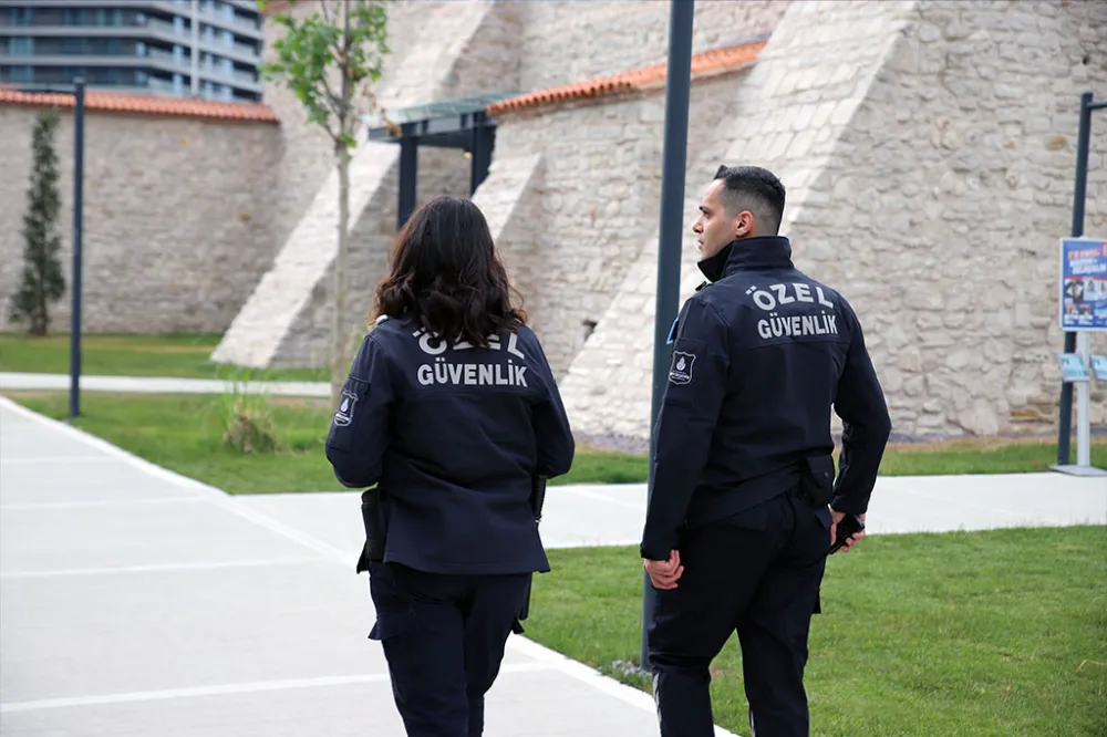 Adana’nın ünlü kuyumcu ailesi güvenlik görevlisini dövdü! Bir kişi tutuklandı! 