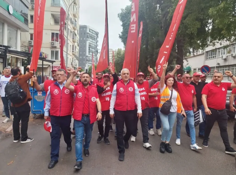 İşciler alanlara iniyor 