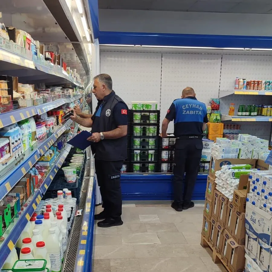 Ceyhan Belediyesi’nden Zincir Marketlerde Gıda Güvenliği Denetimi