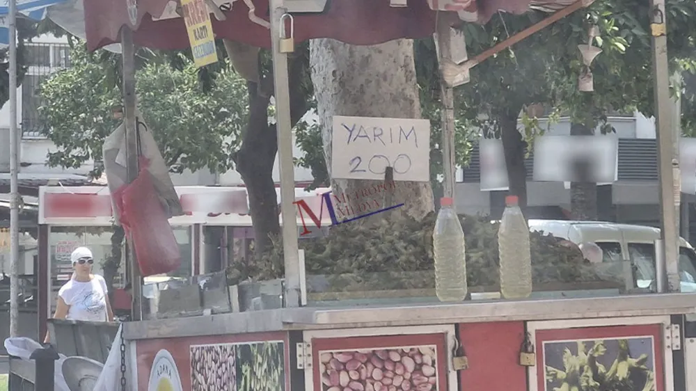 Adanalılar Bu Görüntüye Alışık Değil! Fındık Ağaçtan Değil Tezgahtan Geldi