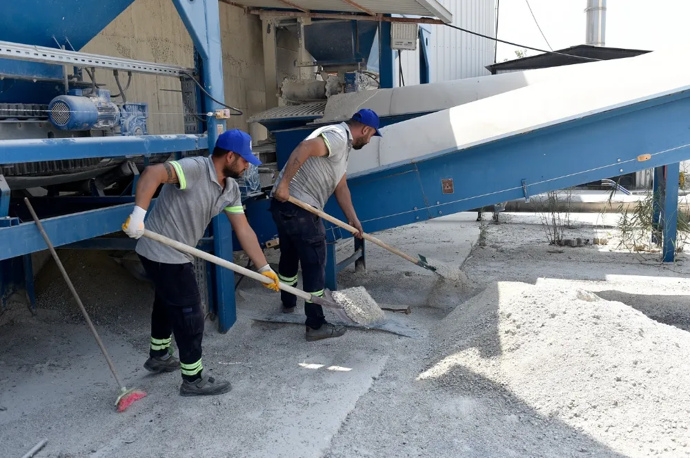 SEYHAN’DA ASFALT MESAİSİ AKKAN: SEYHAN’IMIZIN TÜM SOKAKLARINI SICAK ASFALT İLE BULUŞTURMAYA KARARLIYIZ