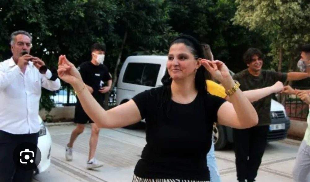 Kocasından boşanınca göbek atmıştı! 3 gün hapis cezası aldı! 