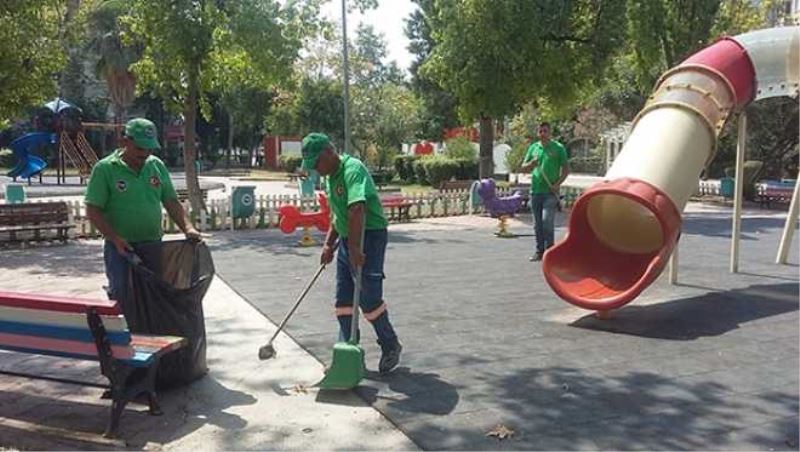 CEYHANDA PARK VE BAHÇELER TEMİZLENİYOR