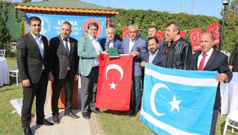 Türkiye, zalimlere karşı erdemin bayrağını taşıyor