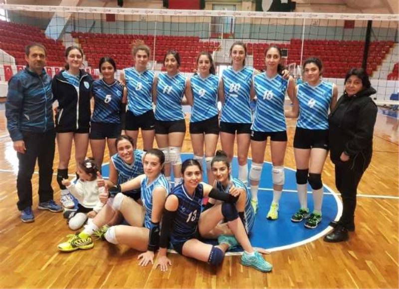 Seyhan,Voleybolda çifte sevinç yaşadı