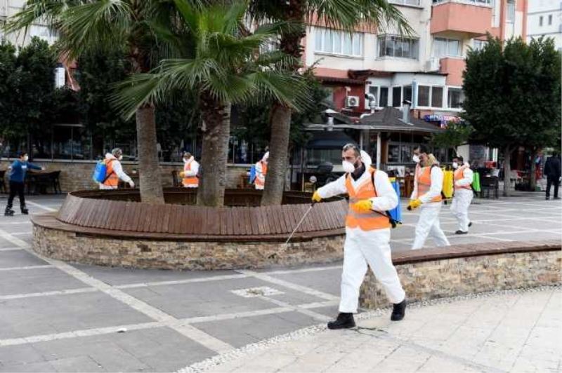 Seyhan, sokakları dezenfekte ediyor