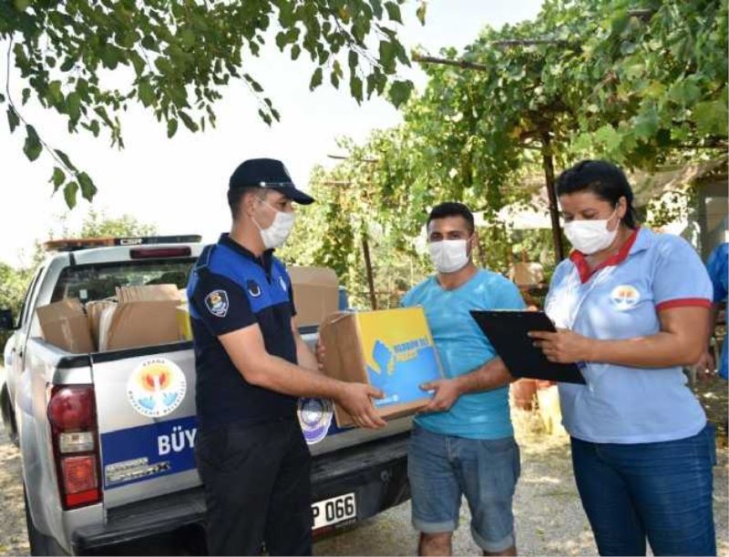 Zeydan Karalar yangından zarar gören hemşehrilerinin yanında