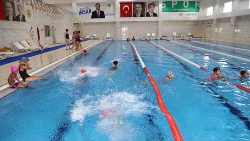 Yüreğir Belediyesi kapalı yüzme havuzu açıldı
