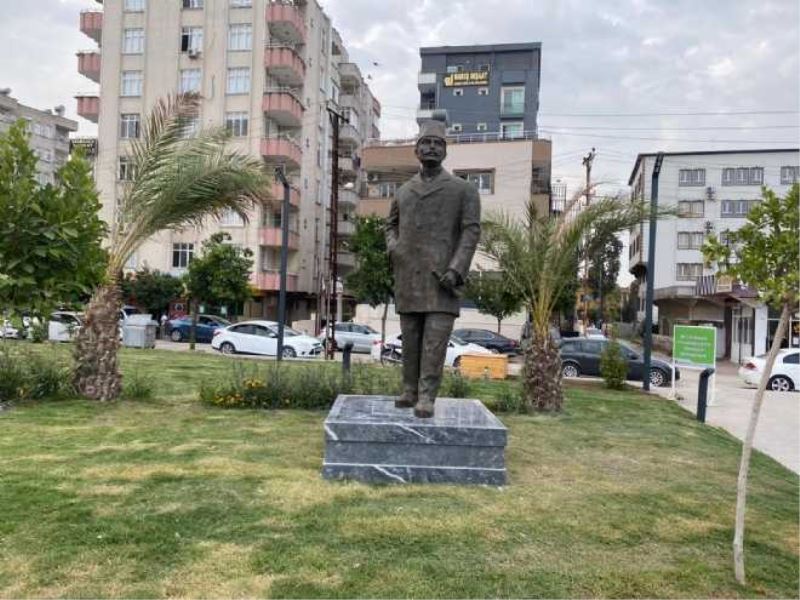 MİLLİ ŞEHİT KEMAL BEYİN BÜSTÜ  CEYHANIN  EN GÖZDE YERİNDE, YERİNİ ALDI