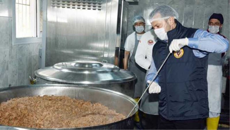 Başkan Kocaispir her gün 2 bin 511 aileye sıcak yemek dağıtıyor!
