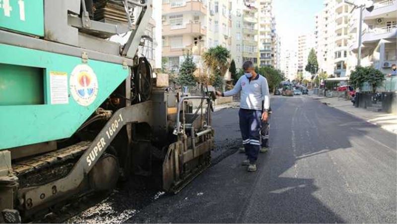 Büyükşehir 25 ayrı noktada asfalt çalışmasını sürdürüyor