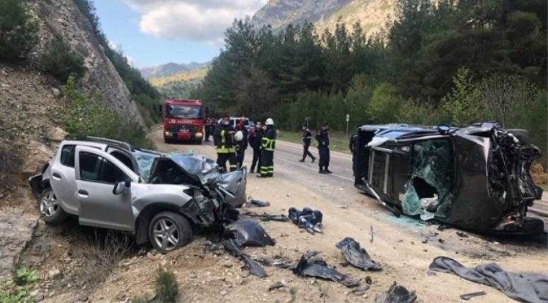  Adana’da feci kaza: 3 ölü, 3 yaralı